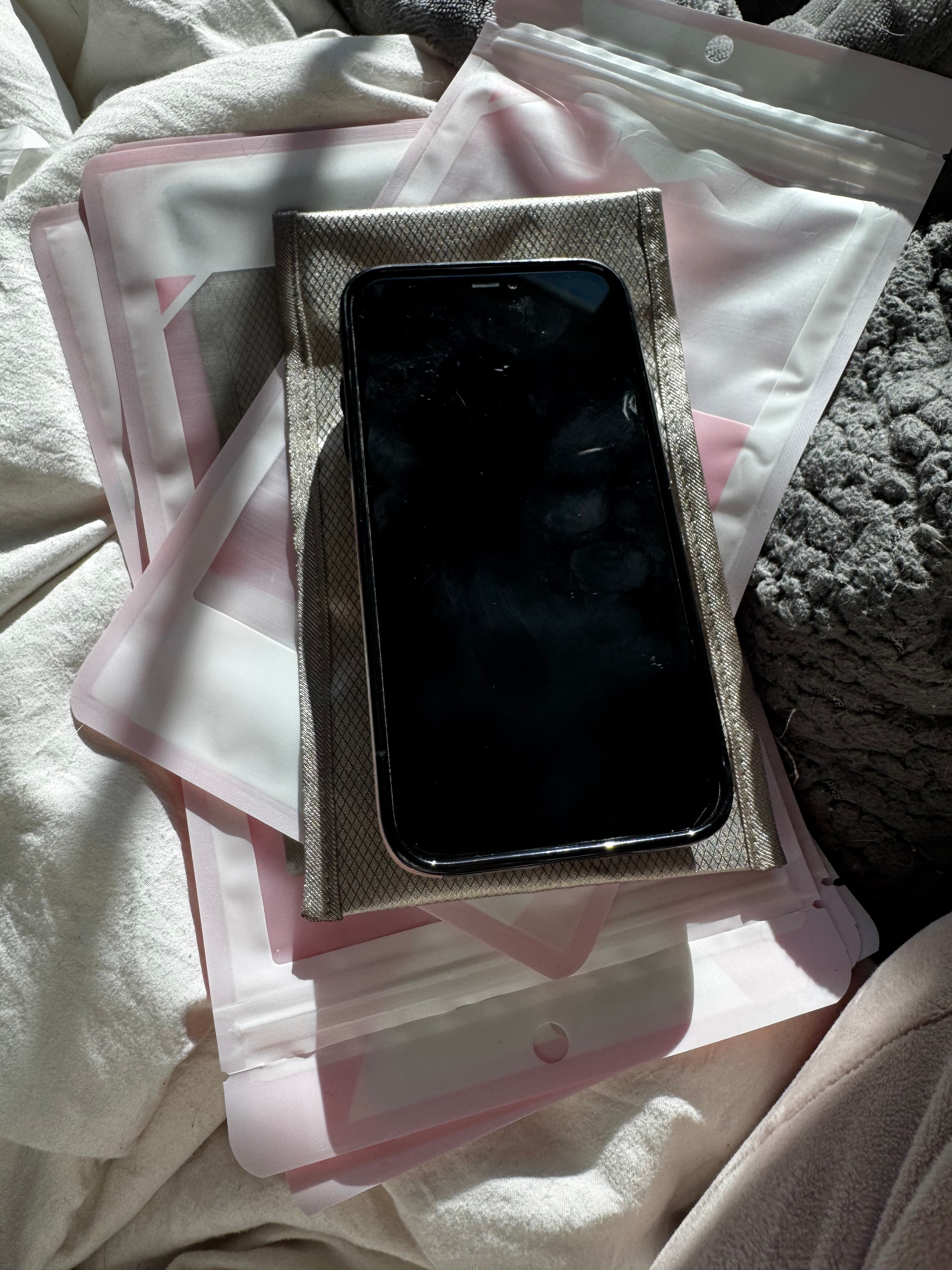 Plain faraday pouch - 5g / WiFi blocker , emf and energy protection, rfid …